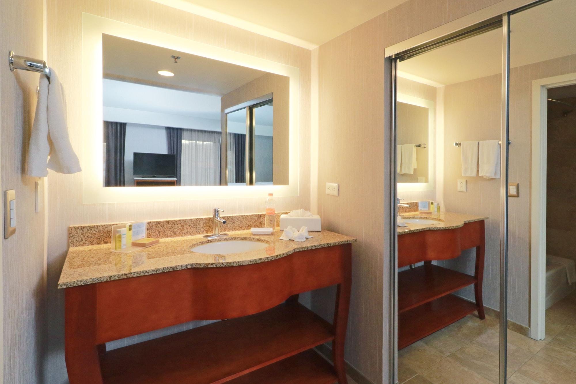 Hotel Hampton By Hilton Chihuahua Exterior foto